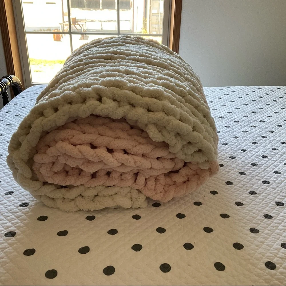 Chunky Handmade Jumbo Yarn‎ Throw Blanket 2-Toned Cream & Pink Snuggly Farmhouse